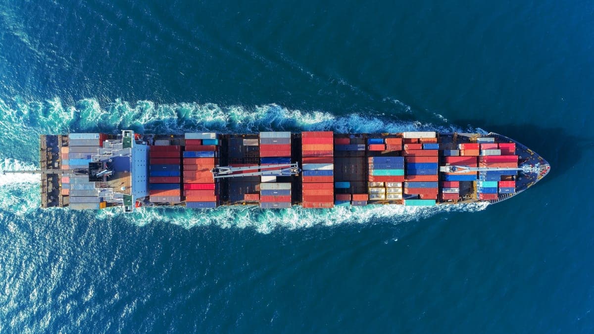 A Guide to High Volume Shipments & Customs Compliance in the E-Commerce Era